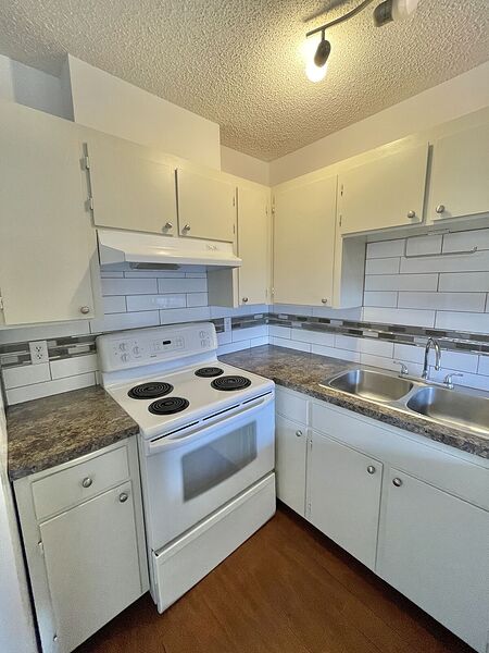 Calgary 2 bedrooms Townhouse for rent. Property photo: 300238-3