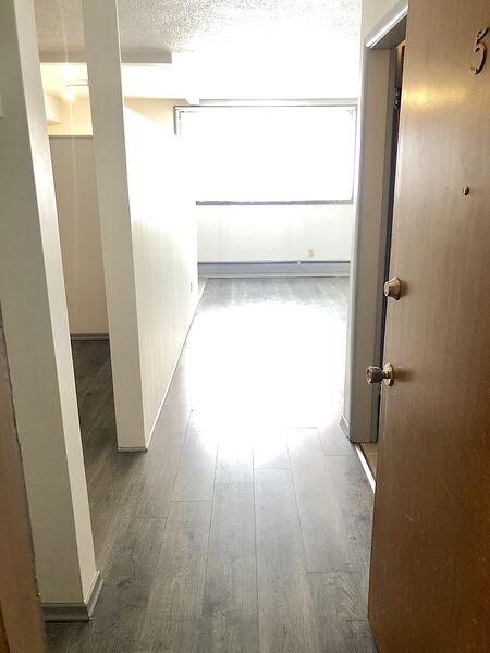 Calgary 1 bedroom Apartment for rent. Property photo: 300405-2