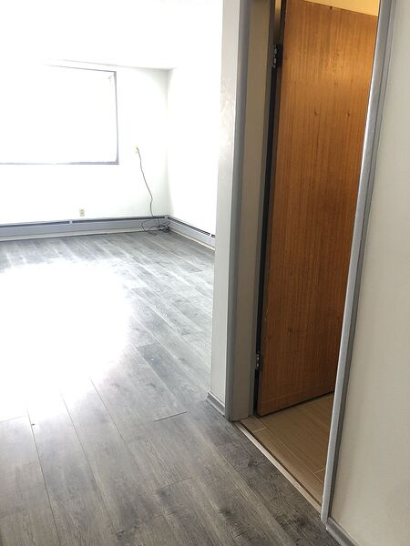 Calgary 1 bedroom Apartment for rent. Property photo: 300405-3