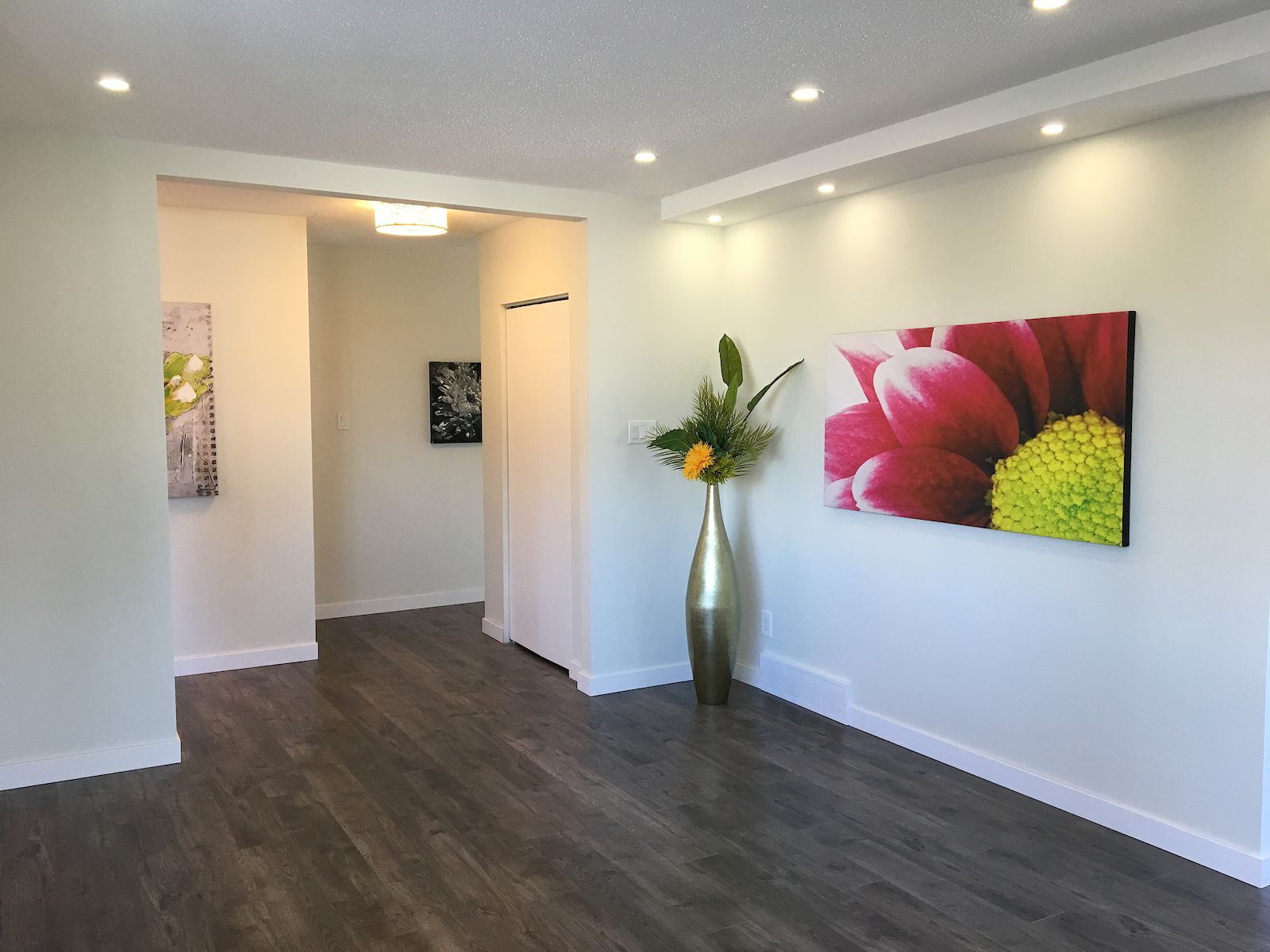 Calgary 3 bedrooms Main Floor for rent. Property photo: 300931-1