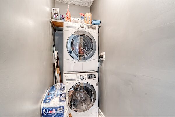 Calgary 1 bedroom Condo Unit for rent. Property photo: 302260-2