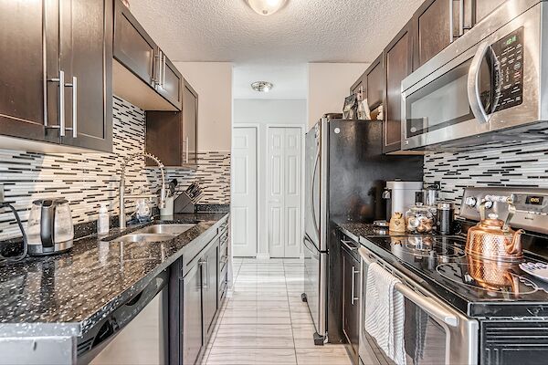 Calgary 1 bedroom Condo Unit for rent. Property photo: 302260-3