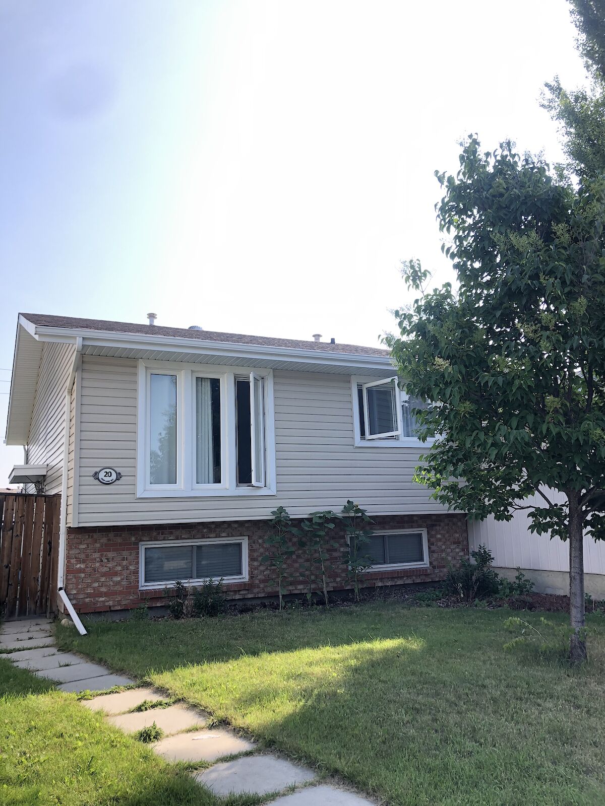 Calgary 2 bedrooms Main Floor for rent. Property photo: 302560-1