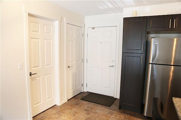 Calgary 2 bedrooms Condo Unit for rent. Property photo: 302676-3