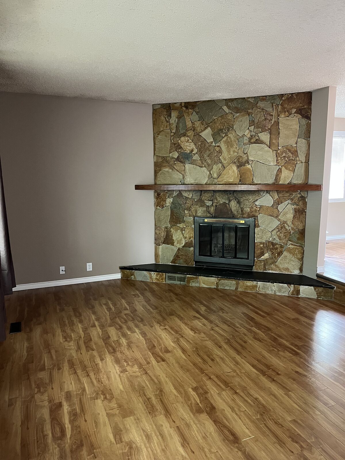 Calgary 4 bedrooms House for rent. Property photo: 303712-1