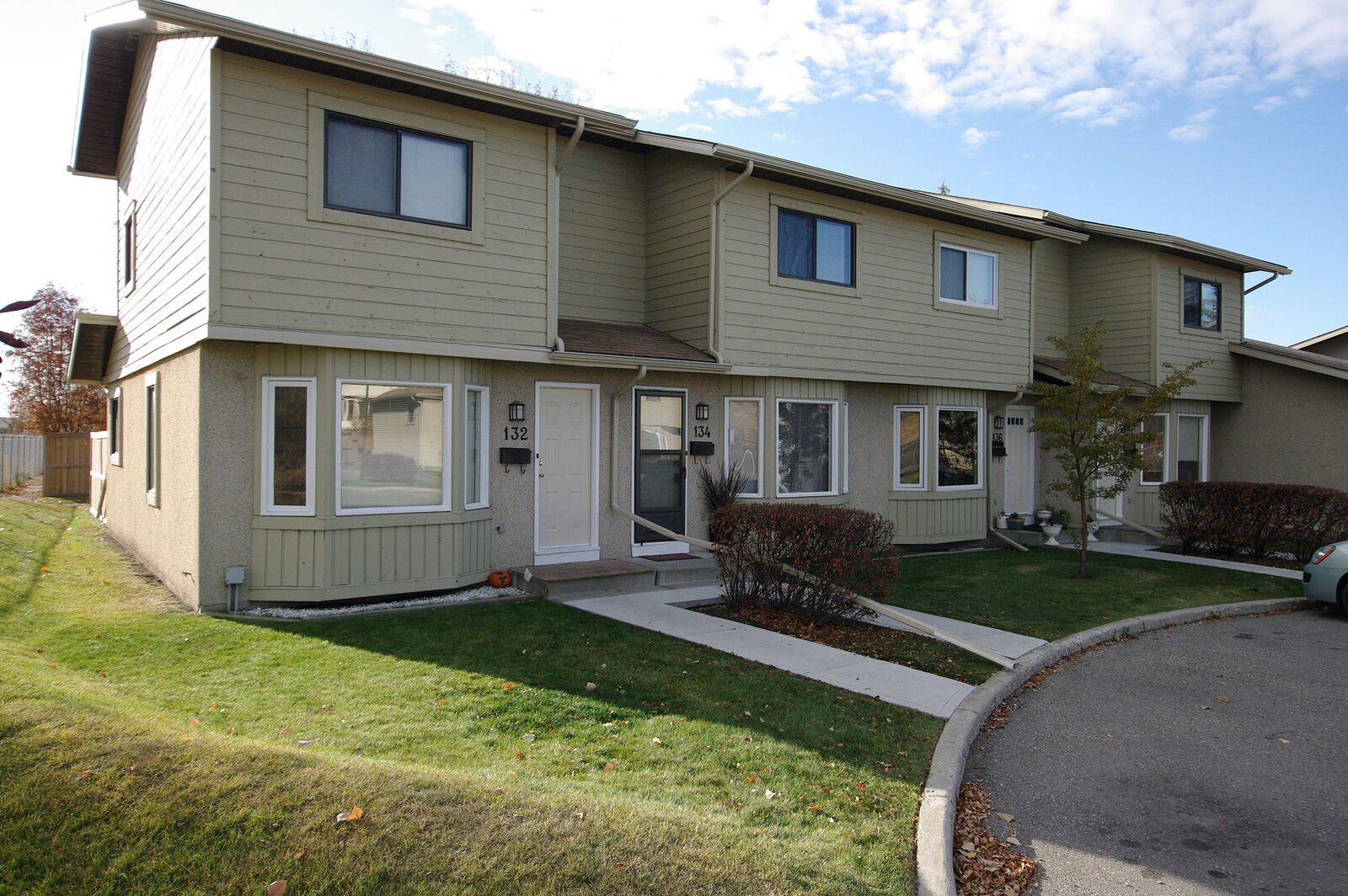 Calgary 3 bedrooms Townhouse for rent. Property photo: 303730-1