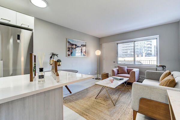 Montr&eacute;al bachelor bedrooms Apartment for rent. Property photo: 304483-2