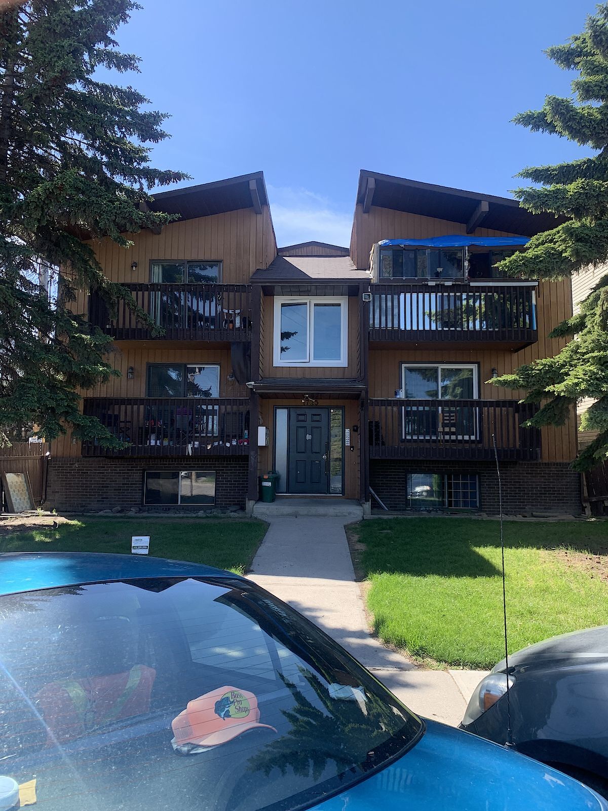 Calgary 3 bedrooms Condo Unit for rent. Property photo: 304728-1