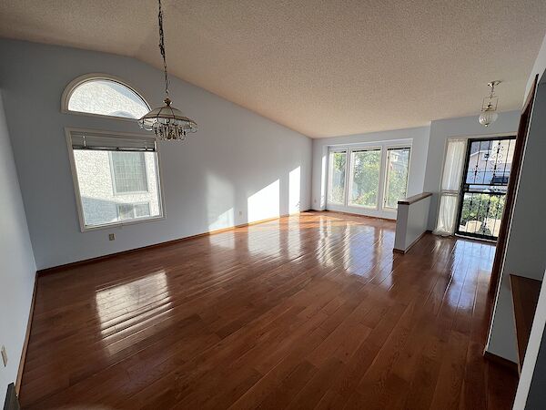 Calgary 3 bedrooms House for rent. Property photo: 305366-2