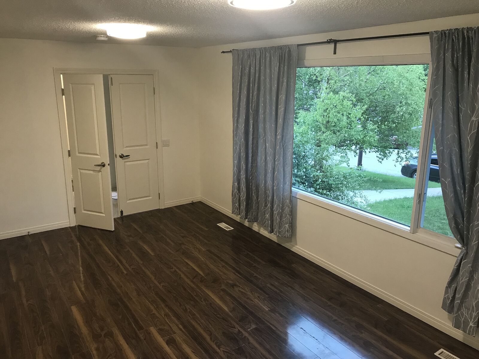 Calgary 2 bedrooms Room For Rent for rent. Property photo: 305592-1