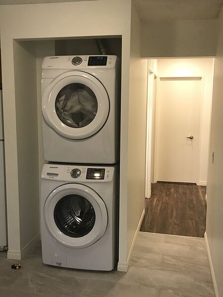 Calgary 2 bedrooms Room For Rent for rent. Property photo: 305592-3