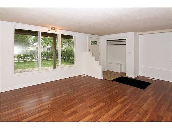 Calgary 2 + Den bedrooms House for rent. Property photo: 305638-2