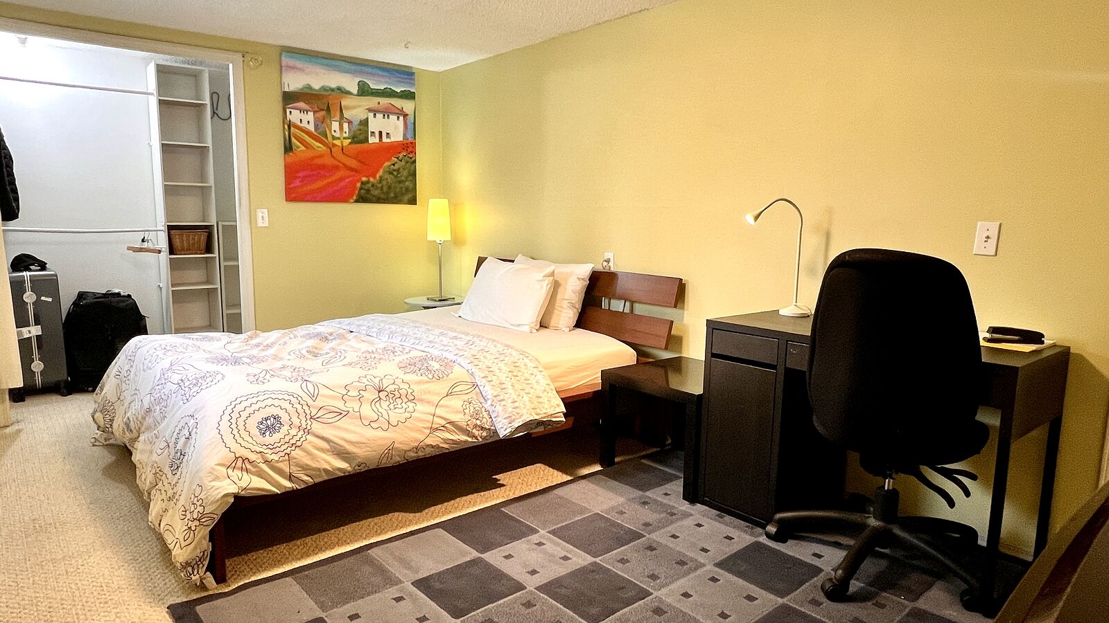 Calgary 4 bedrooms Room For Rent for rent. Property photo: 307073-1