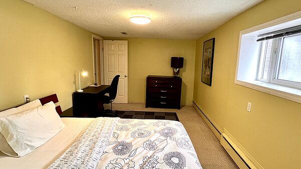 Calgary 4 bedrooms Room For Rent for rent. Property photo: 307073-2