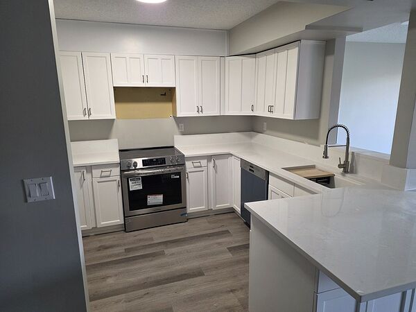 Gorgeous River Front Townhouse. COMPLETELY renovated. Pictures not up to date.