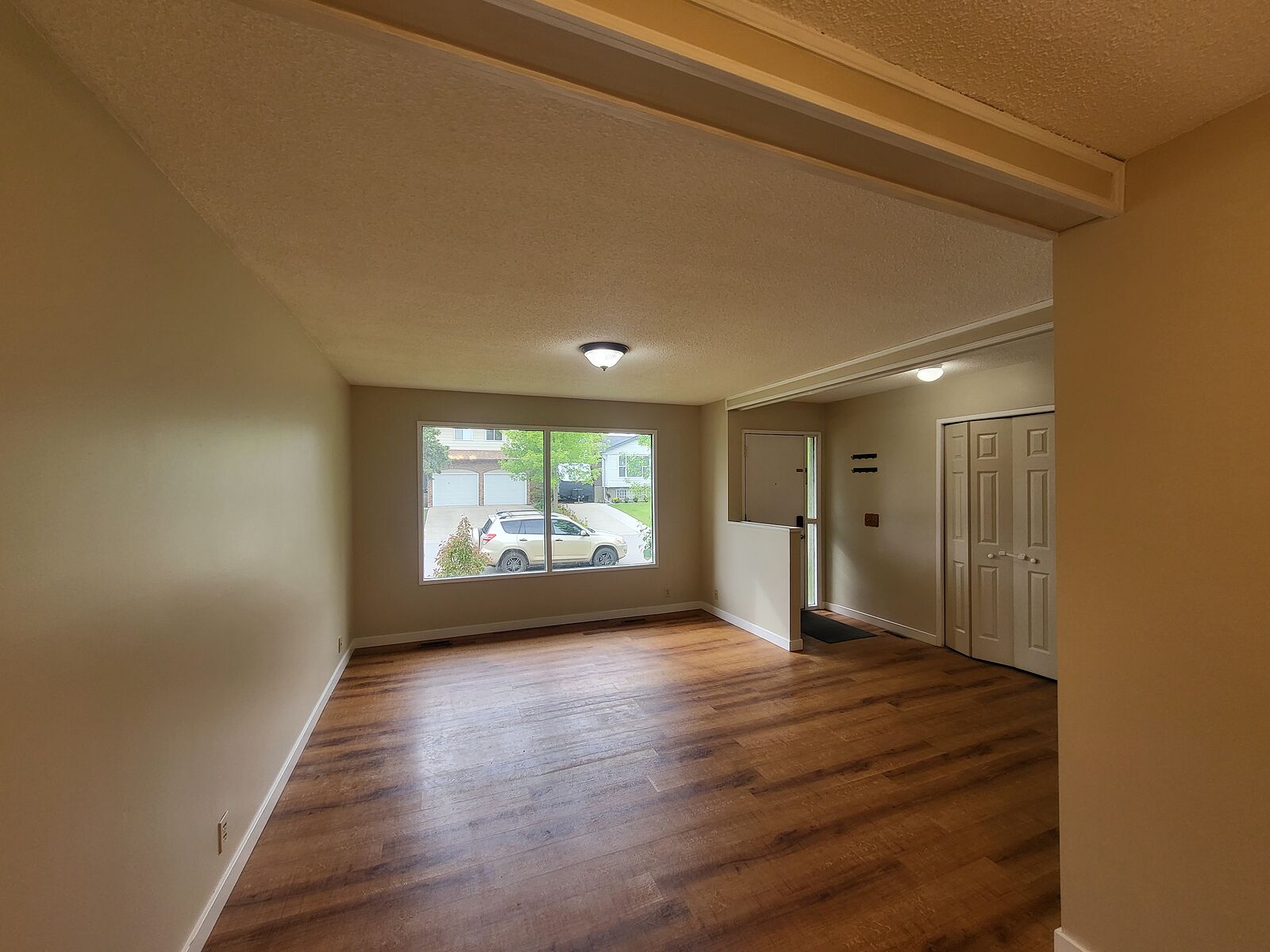 Calgary 3 bedrooms House for rent. Property photo: 307552-1