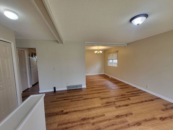 Calgary 3 bedrooms House for rent. Property photo: 307552-2