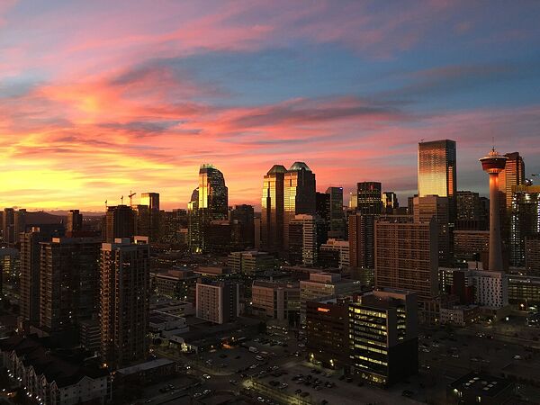 2 Bedroom Suite with Amazing Views of Mountains & Downtown Calgary