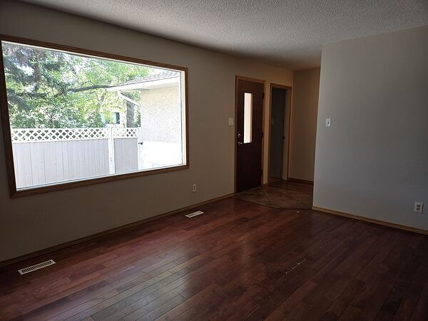 Calgary 3 bedrooms Main Floor for rent. Property photo: 308142-3