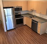 Condo 1 Bedroom + Den Close to Amenities