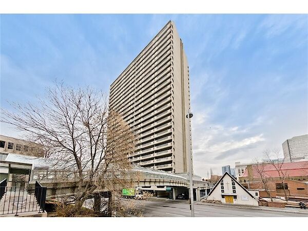 Fully Furnished Apartment - Downtown and Next to LRT City Hall Station