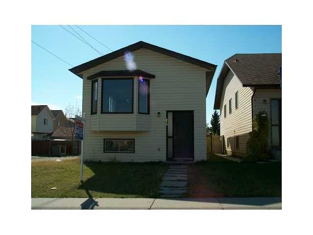 Calgary 4 bedrooms House for rent. Property photo: 308936-1