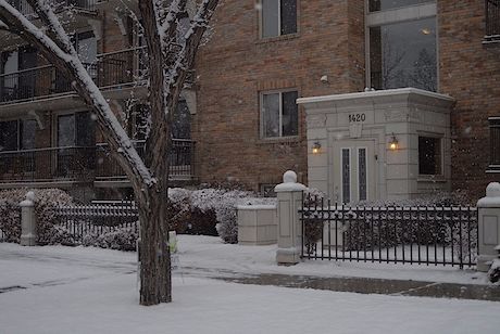 Furnished Top Floor River-view Apartment in Historic Sunnyside Building