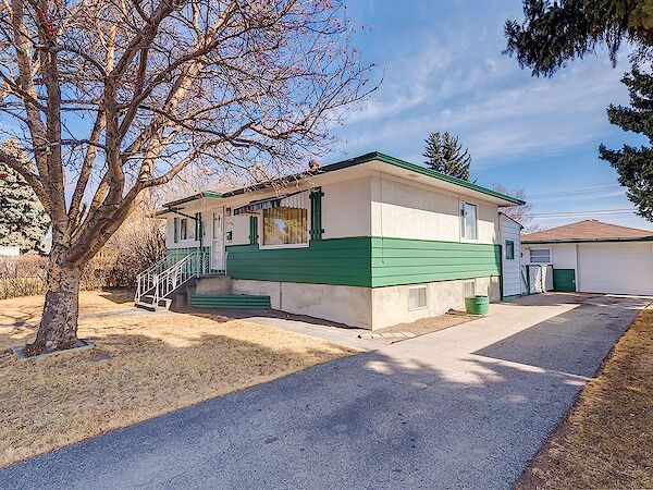 Calgary 2 bedrooms House for rent. Property photo: 310305-2