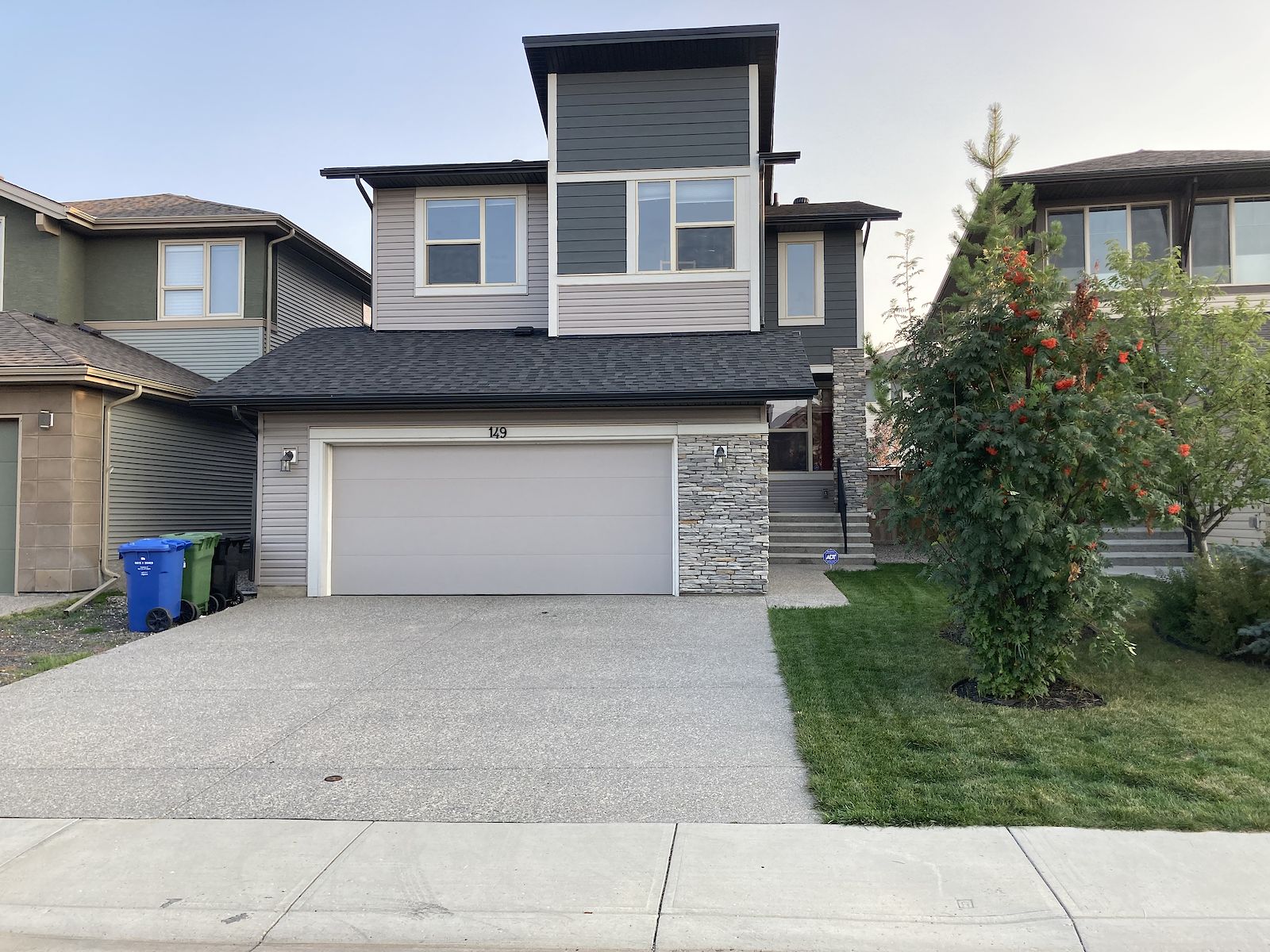 Calgary 3 bedrooms House for rent. Property photo: 313845-1