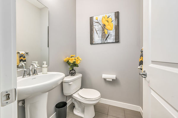 Calgary 3 bedrooms House for rent. Property photo: 313845-2