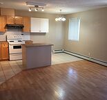 Perfect Location! Large top Floor 2 bedroom Condo in Huntington sunny SW facing.