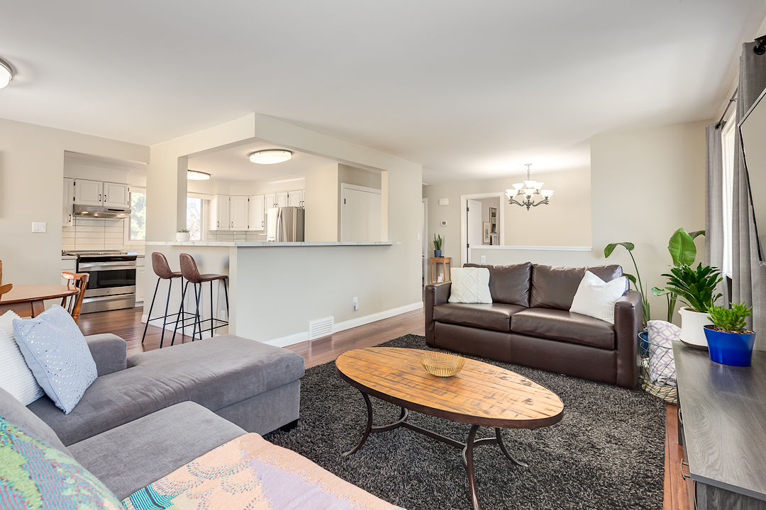 Calgary 2 bedrooms Main Floor for rent. Property photo: 315959-1