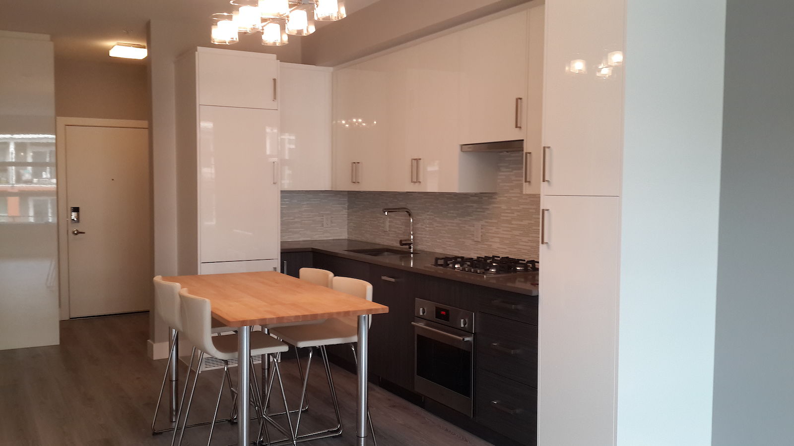 Calgary 2 bedrooms Condo Unit for rent. Property photo: 317753-1