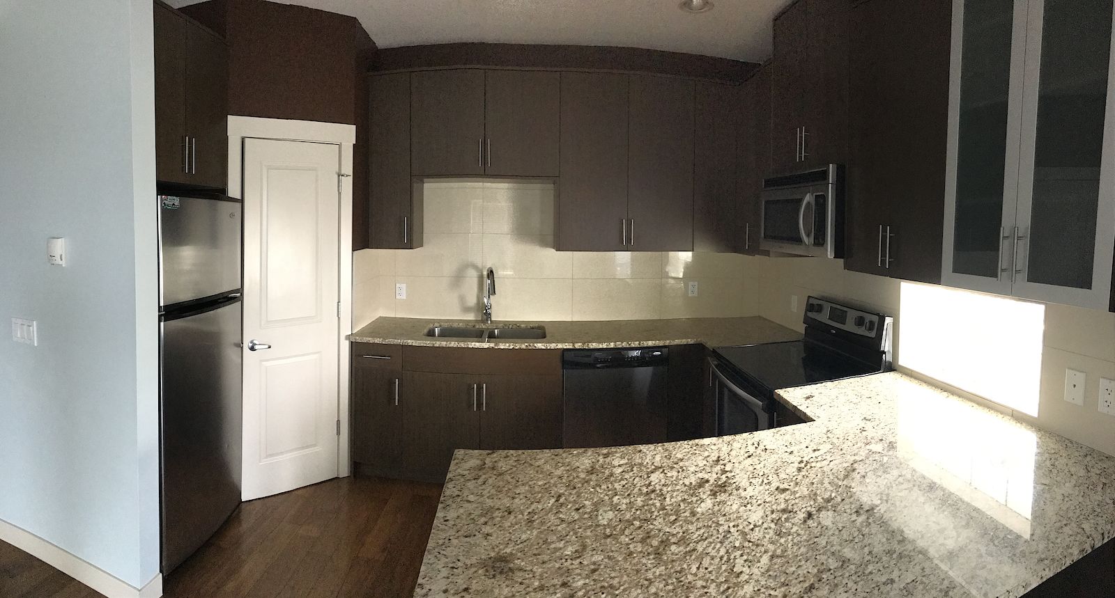 Calgary 2 bedrooms Condo Unit for rent. Property photo: 320496-1
