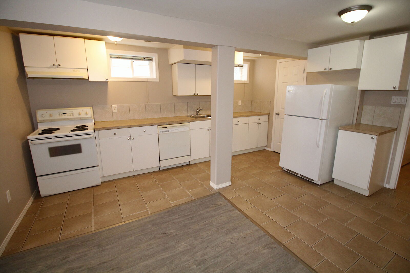 Calgary 2 bedrooms Basement for rent. Property photo: 32101-1