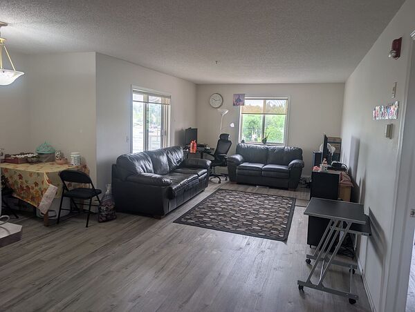 Calgary 2 bedrooms Room For Rent for rent. Property photo: 322605-2