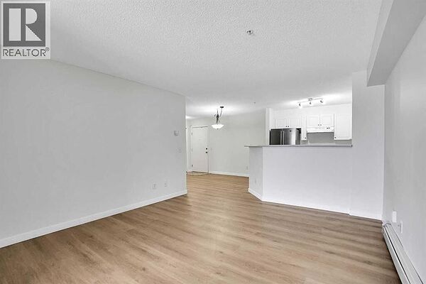 Calgary 2 bedrooms Condo Unit for rent. Property photo: 324241-2