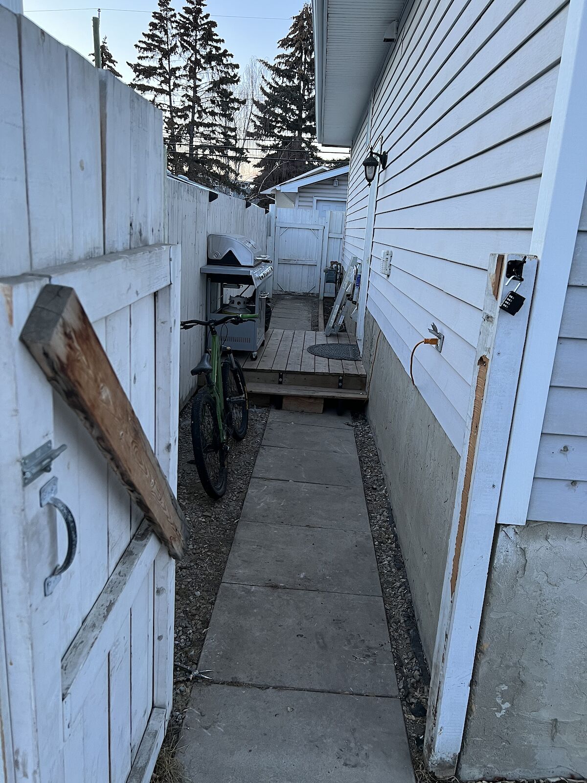 Calgary 2 bedrooms Basement for rent. Property photo: 324655-1
