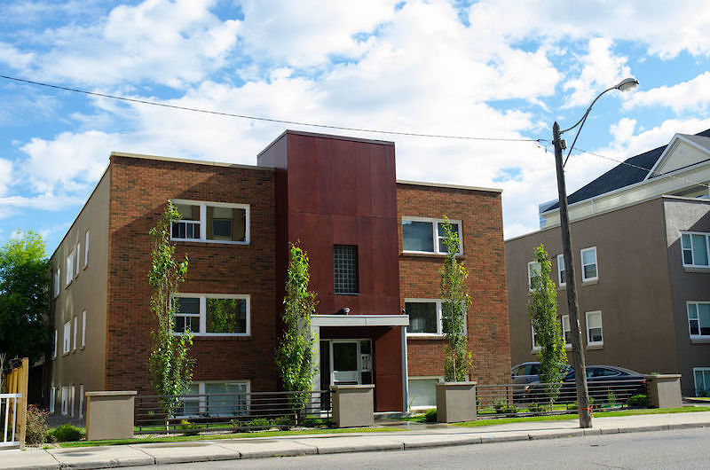 Calgary studio Apartment for rent. Property photo: 32489-1