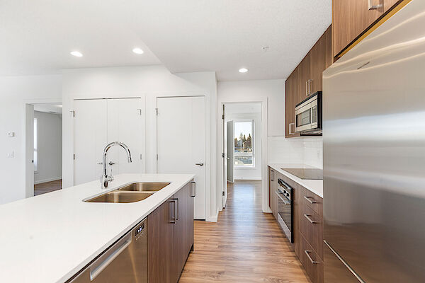 Calgary 2 bedrooms Condo Unit for rent. Property photo: 325588-2