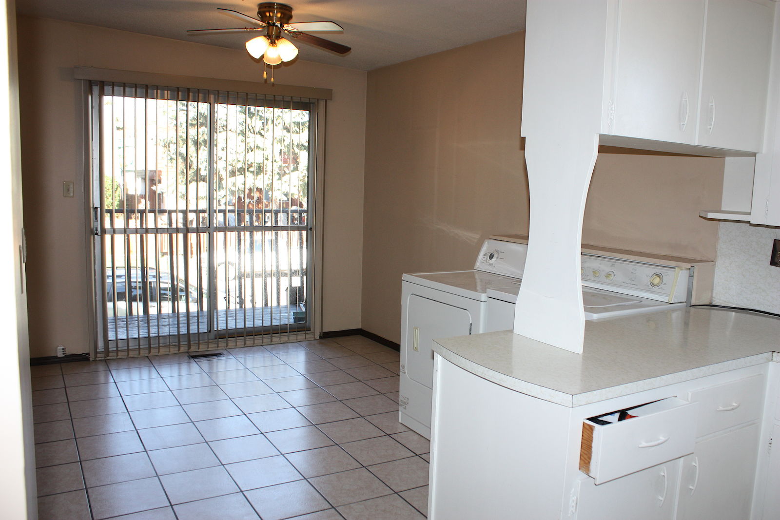 Calgary 2 bedrooms Duplex for rent. Property photo: 326109-1