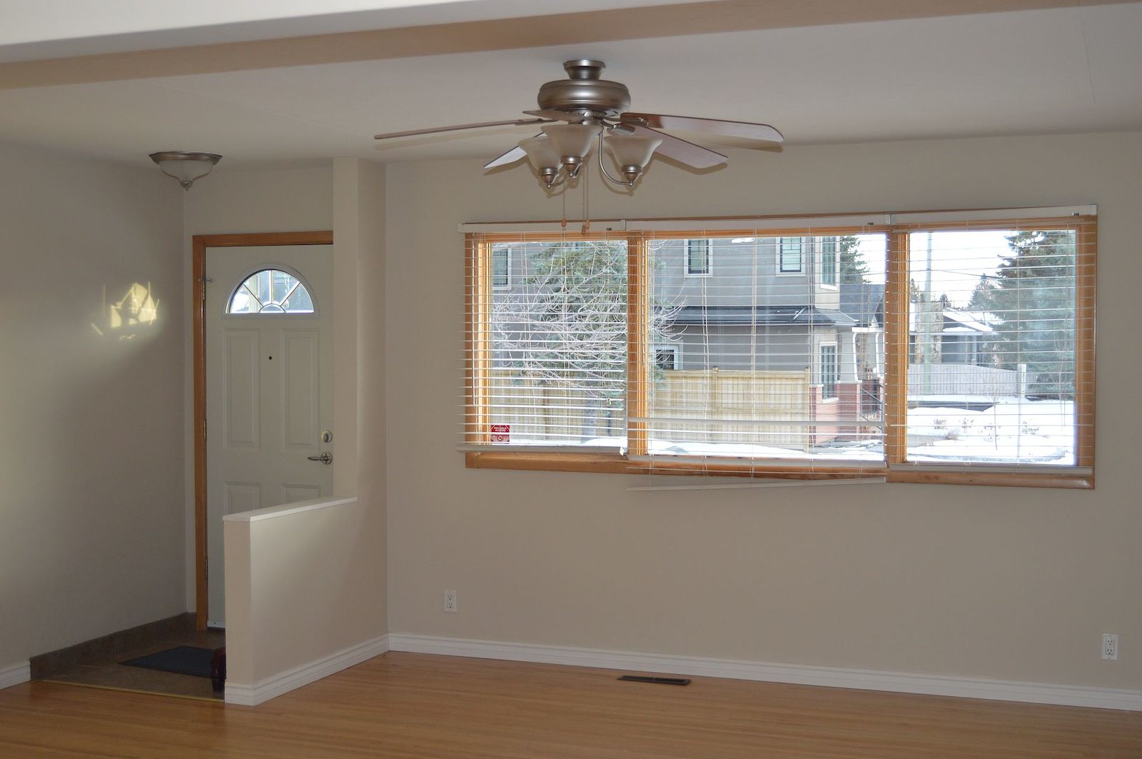 Calgary 3 bedrooms Main Floor for rent. Property photo: 326282-1