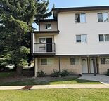 Beautiful well maintained 3 bedroom townhouse with convenient location