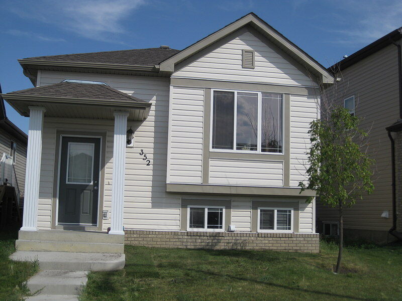 Calgary 3 bedrooms Main Floor for rent. Property photo: 32777-1