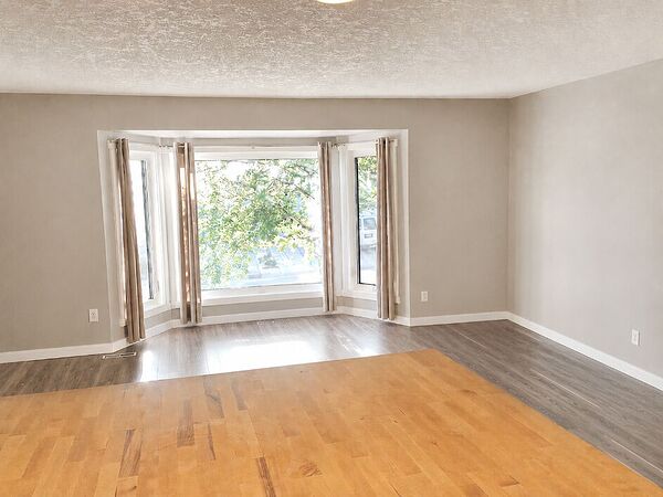 Calgary 5 bedrooms House for rent. Property photo: 329086-2