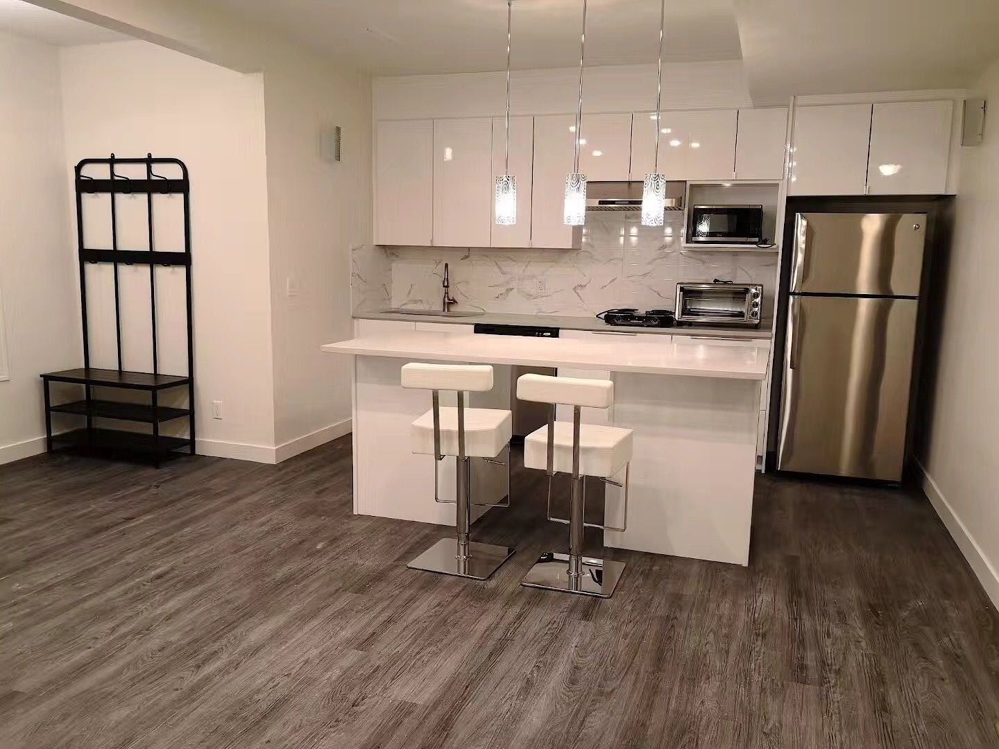 Calgary 2 bedrooms Basement for rent. Property photo: 329970-1