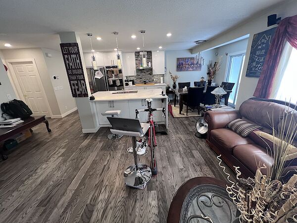 Calgary studio Room For Rent for rent. Property photo: 330339-2