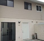 New Renovated three bedrooms townhouse in Varsity NW