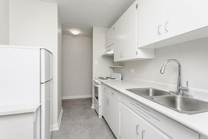 Edmonton bachelor bedrooms Apartment for rent. Property photo: 330933-1