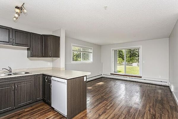 Edmonton 2 bedrooms Apartment for rent. Property photo: 330969-2